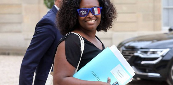 Sibeth Ndiaye, la porte-parole du gouvernement enflamme Twitter avec une vidéo de soutien aux Bleues