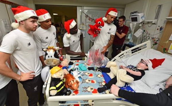 PHOTOS - Sadio Mané se déguise en père Noël dans un hôpital pour enfants …