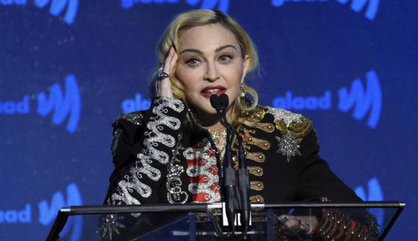 Coronavirus : Madonna affirme avoir été contaminée quand elle était à Paris.